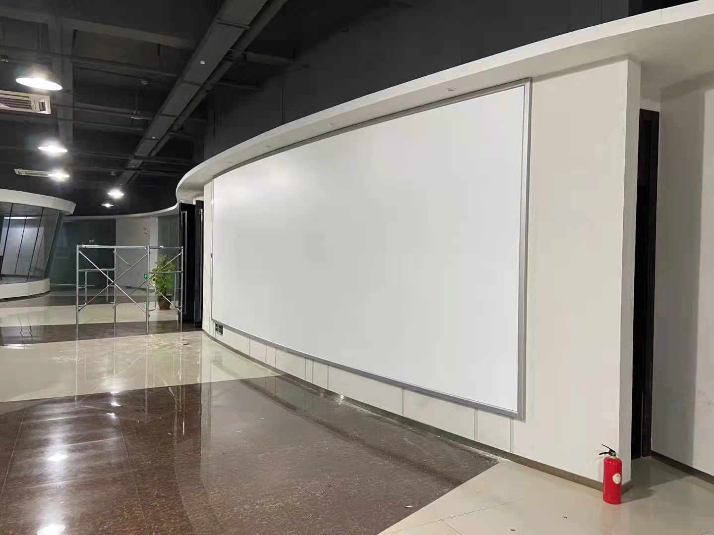 外弧型 壁掛式 硬幕